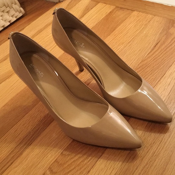 Michael Kors tan natural patent pumps 9 - Picture 2 of 4